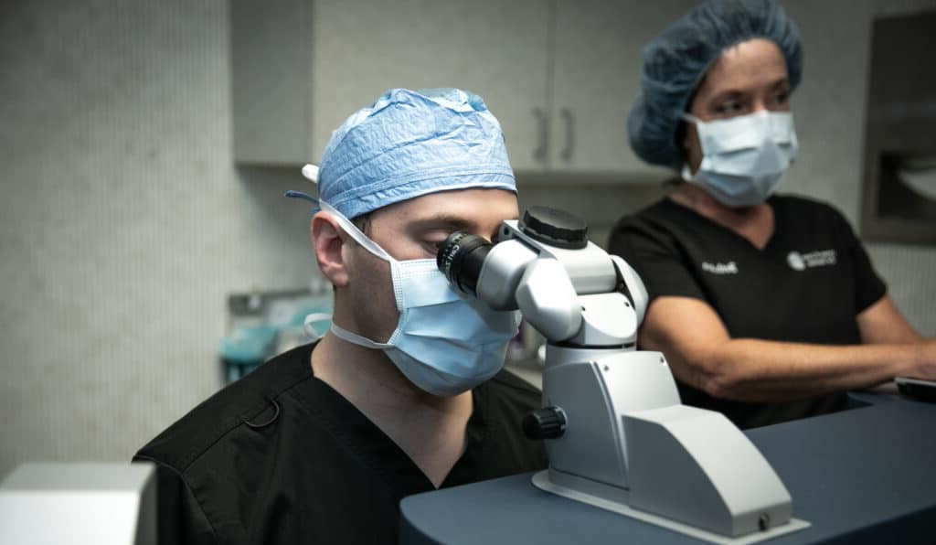 Коррекция миопии лазером Коррекция близорукости лазером - Операции SMILE, LASIK, FemtoLASIK